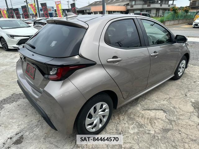 Toyota YARIS 2021-06 7915165-15