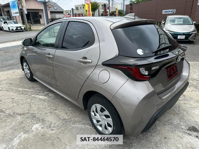 Toyota YARIS 2021-06 7915165-17