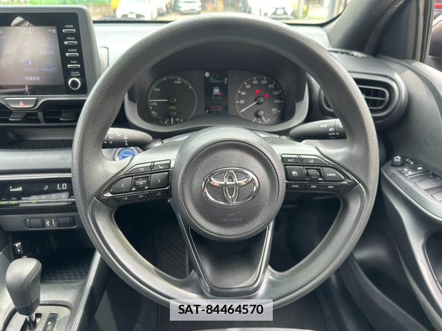 Toyota YARIS 2021-06 7915165-3