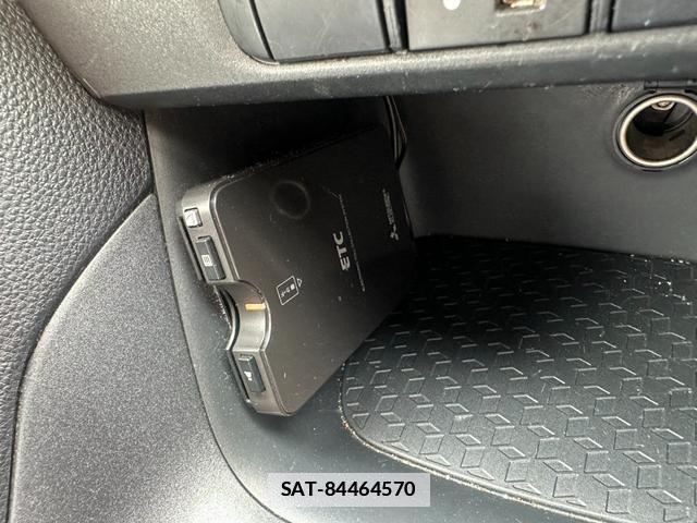Toyota YARIS 2021-06 7915165-4