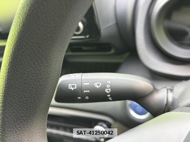 Toyota YARIS 2023-12 7916772-14