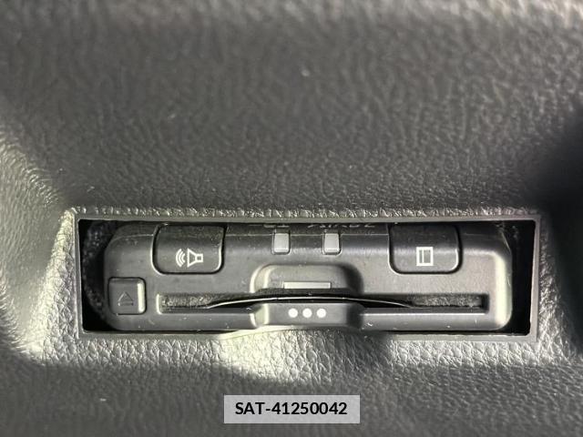 Toyota YARIS 2023-12 7916772-16