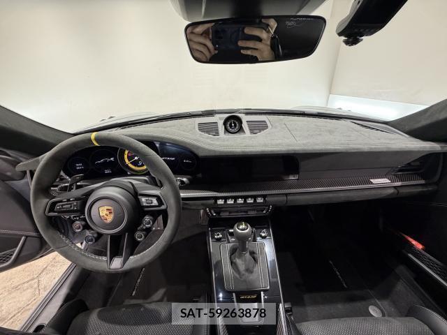 Porsche 911 2024-04 7936738-5