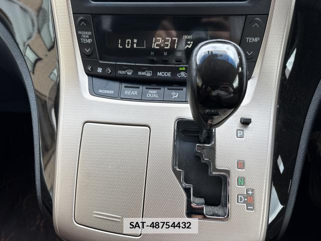 Toyota ALPHARD 2015-01 7935746-15