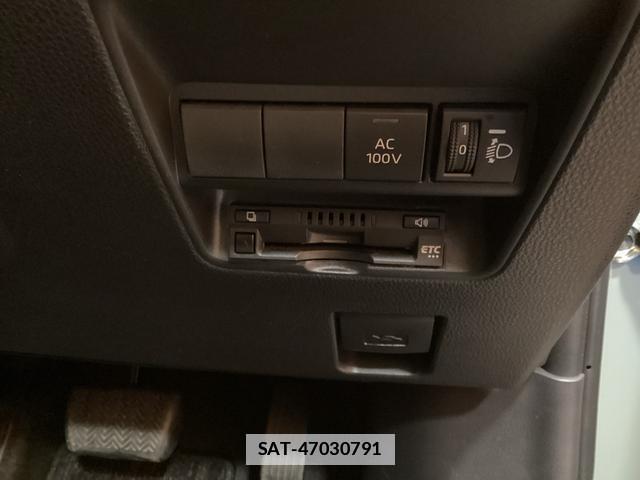 Toyota AQUA 2024-08 7934837-10