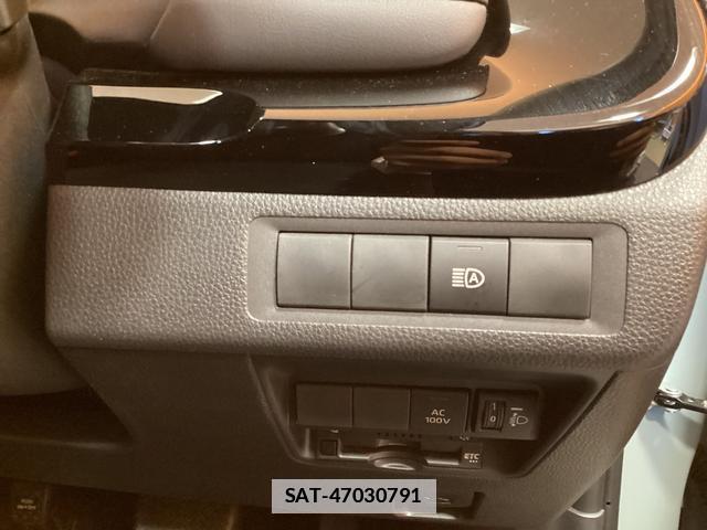 Toyota AQUA 2024-08 7934837-11