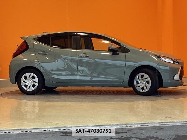 Toyota AQUA 2024-08 7934837-16