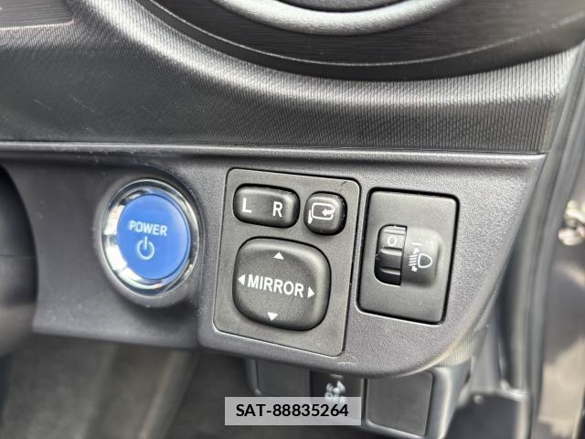 Toyota AQUA 2012-07 7935024-11