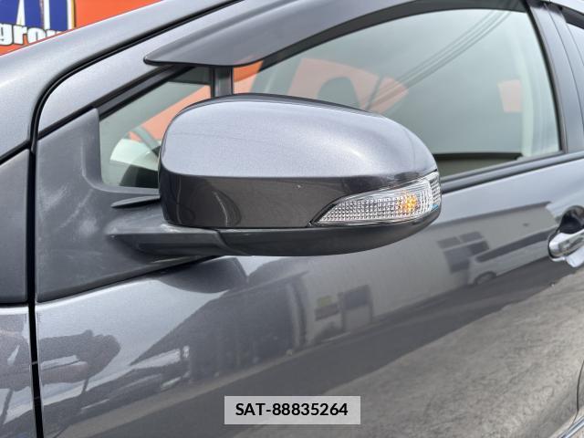 Toyota AQUA 2012-07 7935024-16