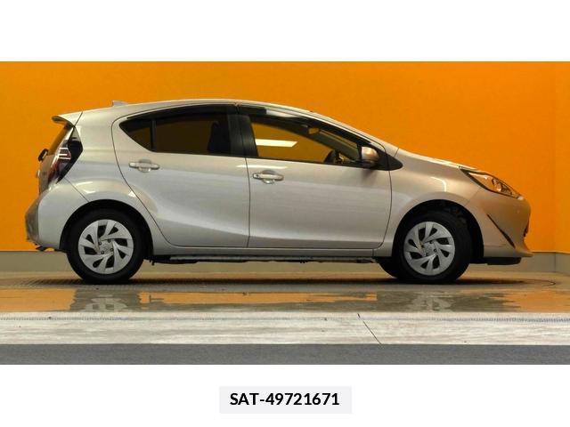 Toyota AQUA 2021-05 7935290-9