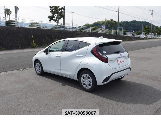 Toyota AQUA 2024-07 7935906-3