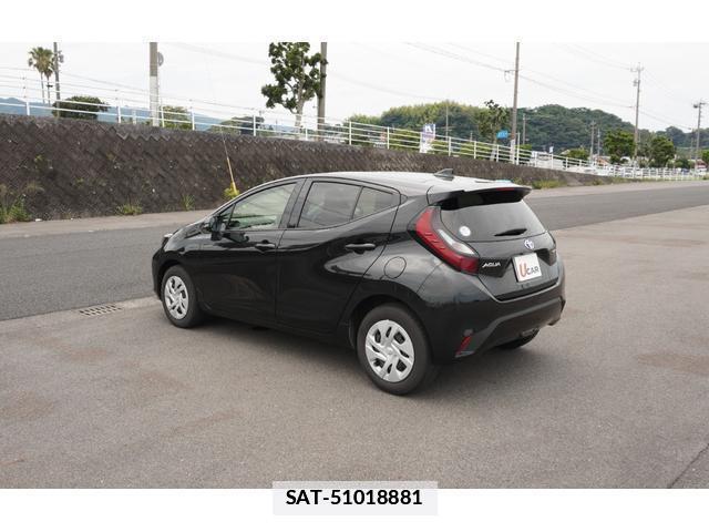 Toyota AQUA 2024-08 7935907-3