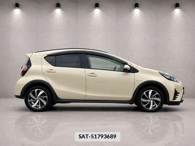 Toyota AQUA 2017-07 7936276-1
