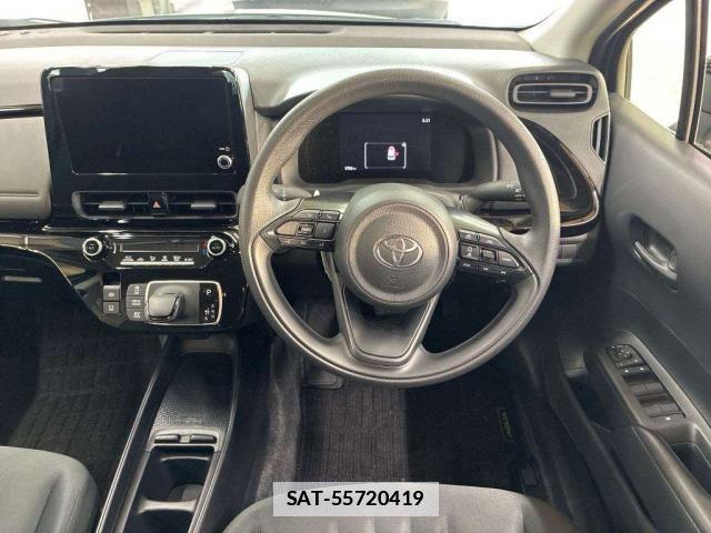 Toyota AQUA 2025-12 7936488-2