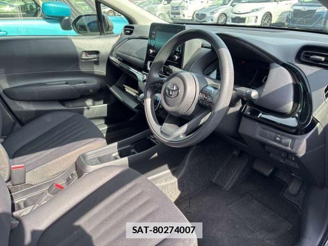 Toyota AQUA 2022-06 7936495-3