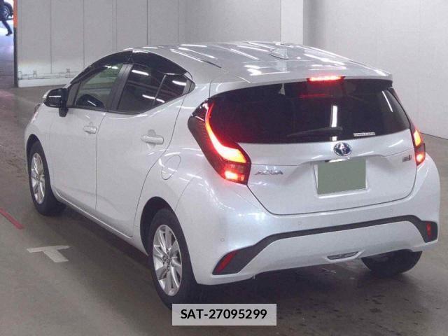 Toyota AQUA 2022-03 7936569-1