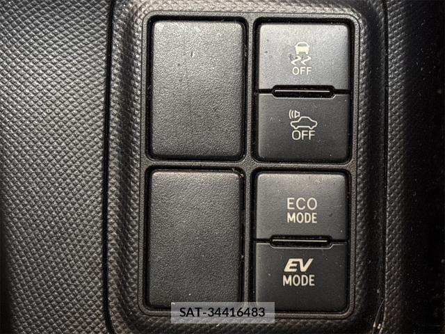 Toyota AQUA 2017-06 7937099-11