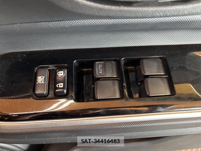 Toyota AQUA 2017-06 7937099-12