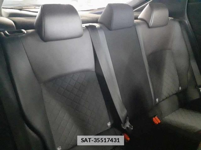 Toyota C-HR 2017-07 7933861-3