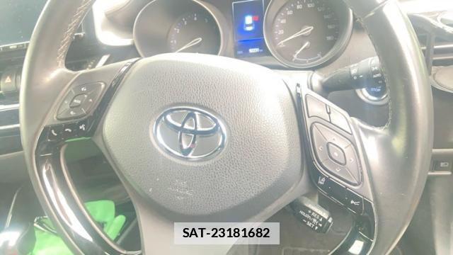 Toyota C-HR 2017-02 7934693-11