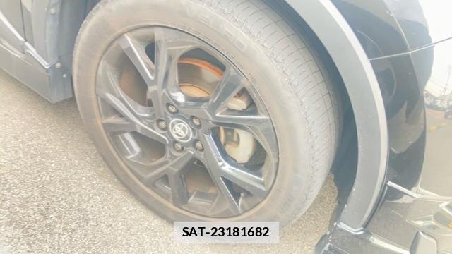 Toyota C-HR 2017-02 7934693-12