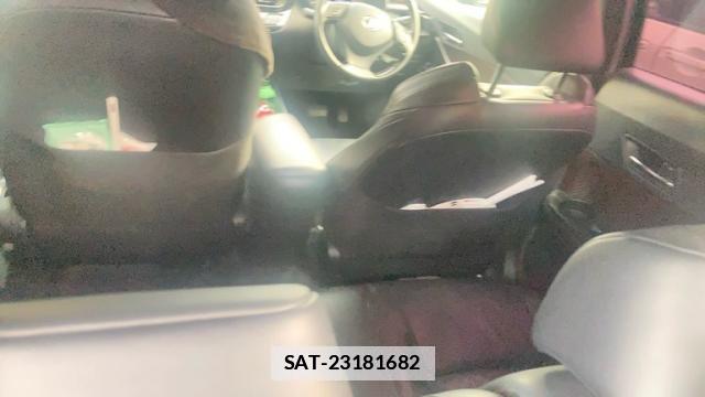 Toyota C-HR 2017-02 7934693-18
