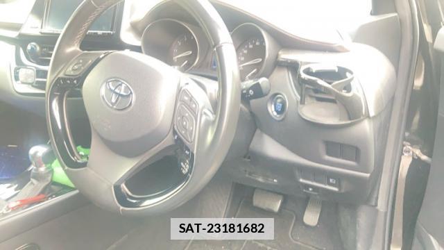 Toyota C-HR 2017-02 7934693-7