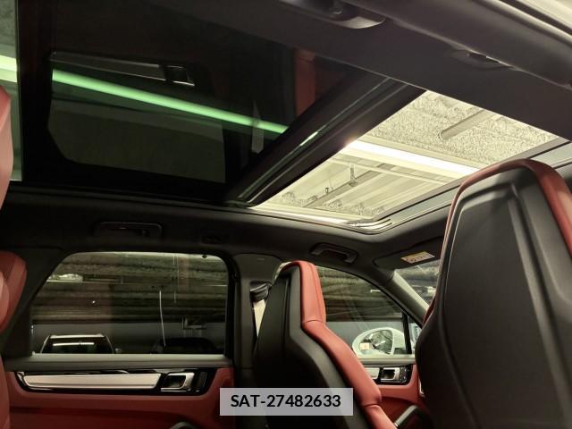 Porsche CAYENNE 2022-11 7935081-4