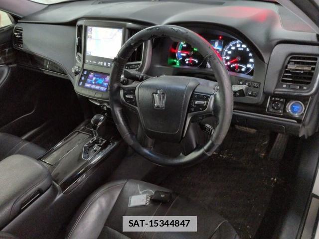 Toyota CROWN HYBRID 2015-10 7936564-2