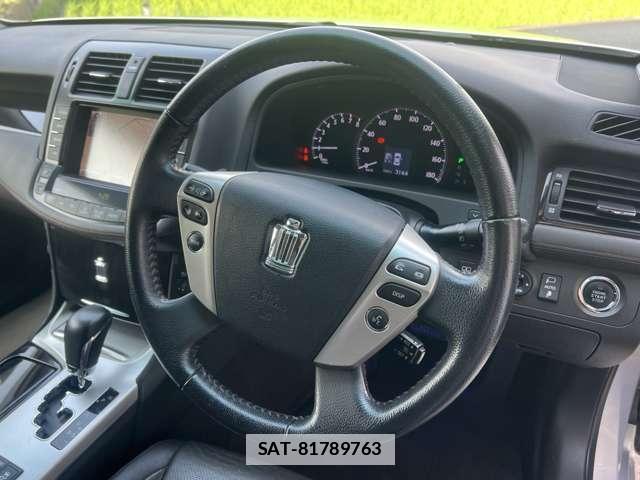 Toyota CROWN 2012-02 7933997-8