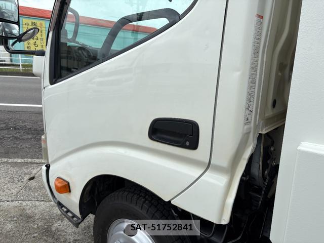 Hino DUTRO 2013-11 7935861-16