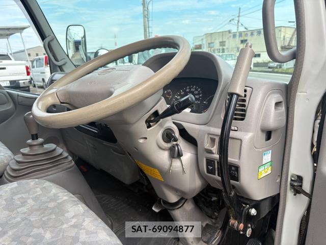 Hino DUTRO 2010-09 7935862-8