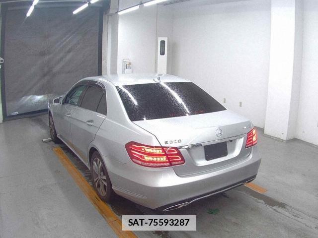 Mercedes Benz E-CLASS 2013-06 7936486-1