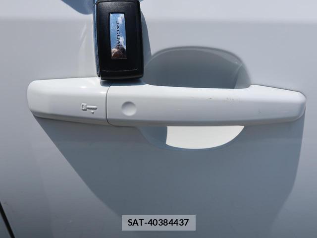 Jaguar E-PACE 2019-12 7934461-11