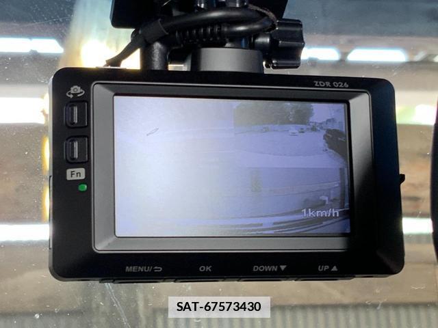 Nissan ELGRAND 2018-04 7936651-18