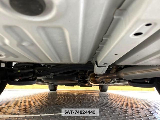 Toyota ESQUIRE 2018-03 7935584-18