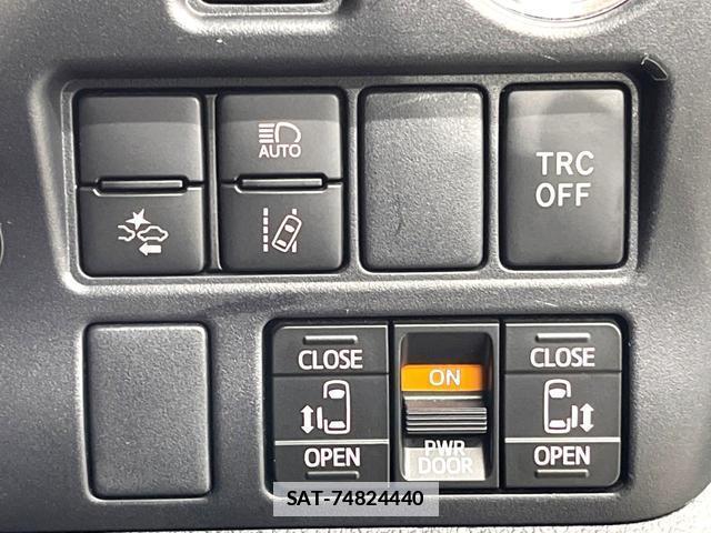 Toyota ESQUIRE 2018-03 7935584-4