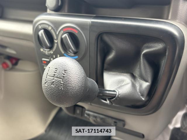 Suzuki EVERY 2023-11 7934374-8