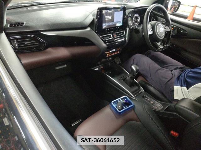 Suzuki Fronx 2024-10 7936002-2