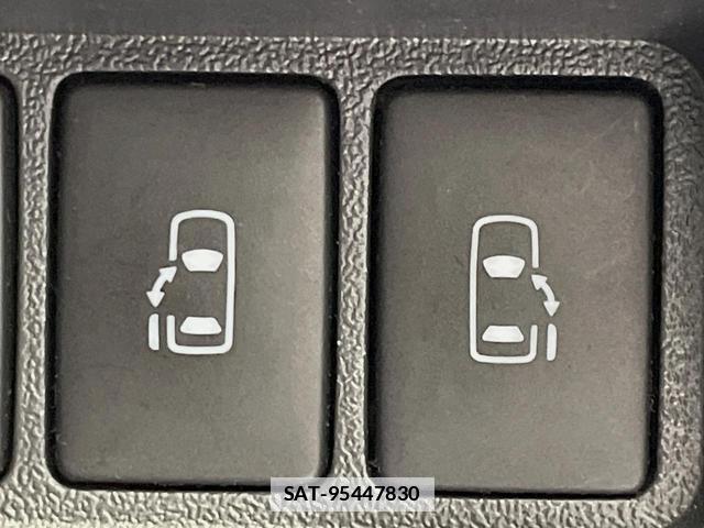 Toyota HIACE VAN 2023-04 7934135-3