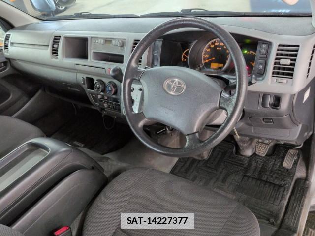 Toyota HIACE WAGON 2012-04 7936567-2