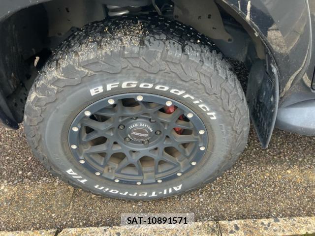 Toyota HILUX 2023-10 7934625-6