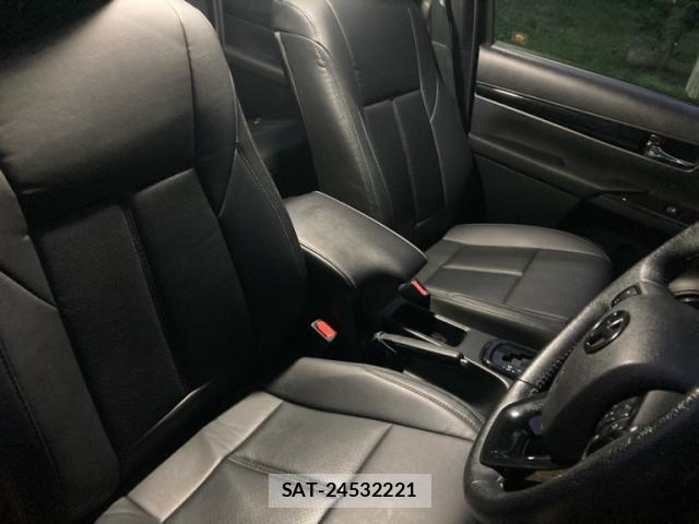 Toyota HILUX 2019-01 7934771-15