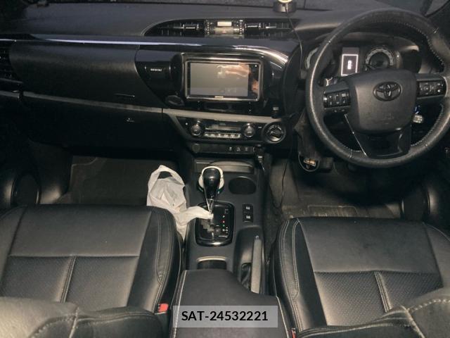 Toyota HILUX 2019-01 7934771-17