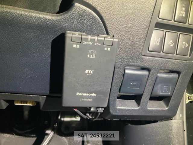 Toyota HILUX 2019-01 7934771-18