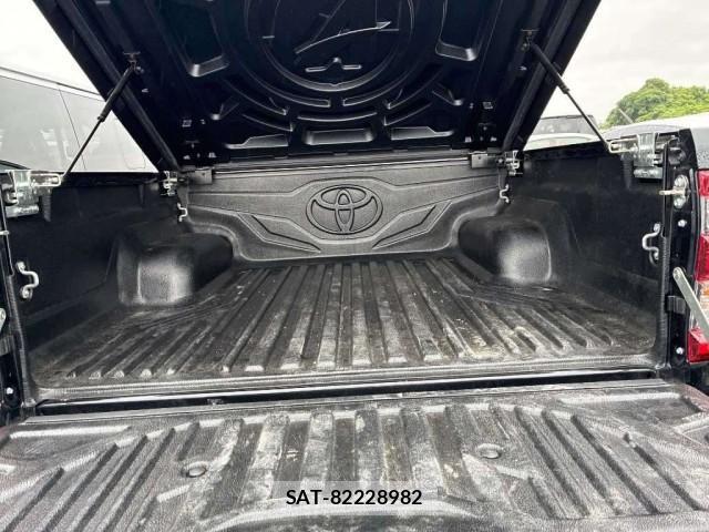 Toyota HILUX 2024-06 7936048-2