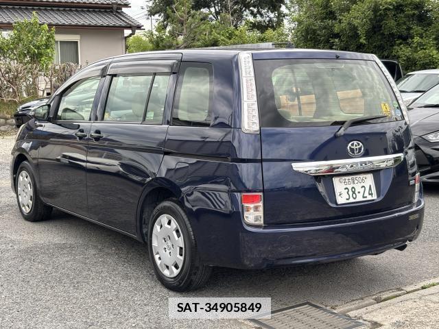 Toyota ISIS 2013-12 7935025-1