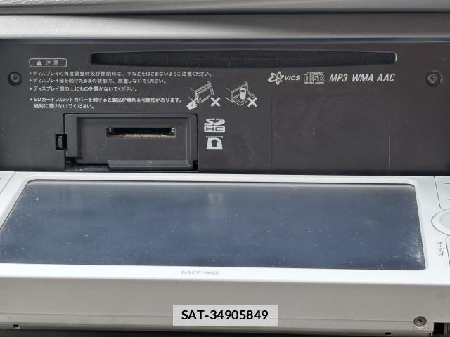 Toyota ISIS 2013-12 7935025-11
