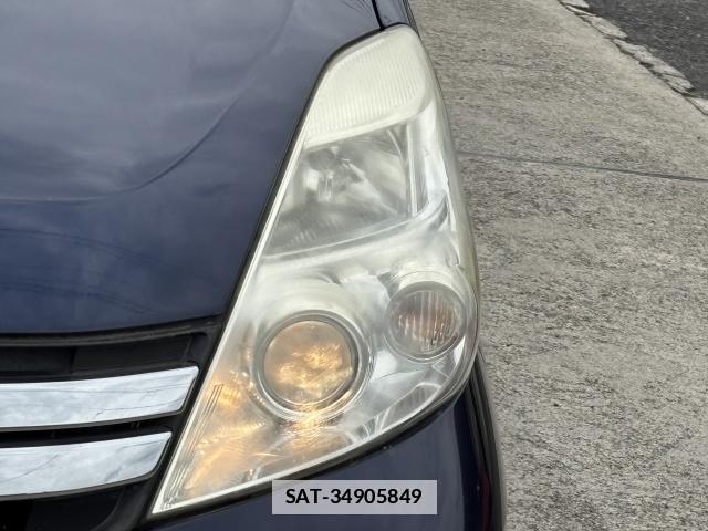 Toyota ISIS 2013-12 7935025-13