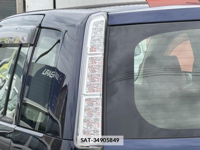 Toyota ISIS 2013-12 7935025-14